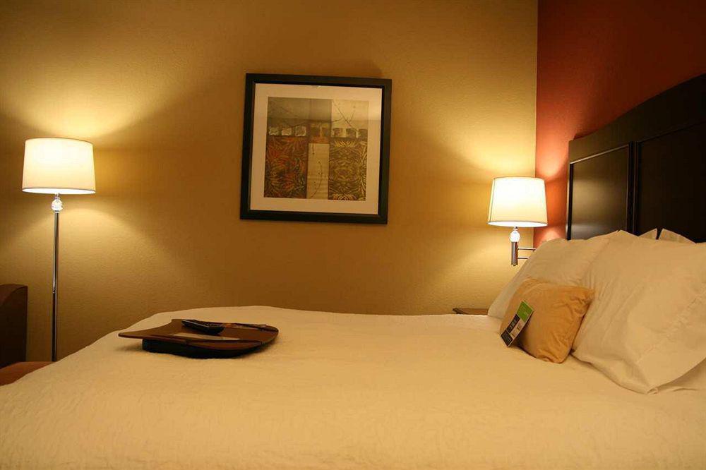 Hampton Inn & Suites Mission Oda fotoğraf