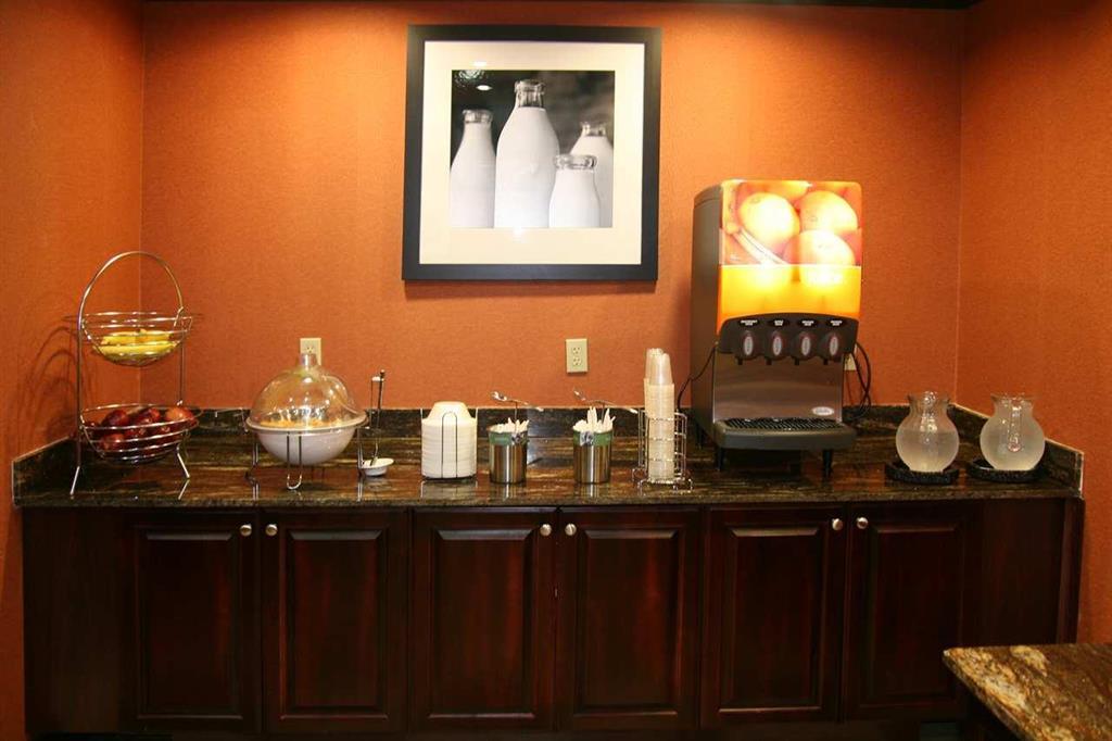 Hampton Inn & Suites Mission Restoran fotoğraf